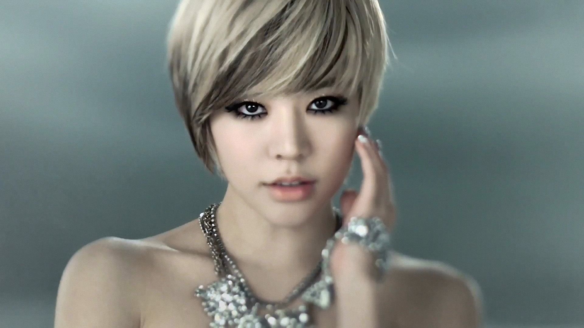 Short Blonde+Black Hairstyle. Sunny From Snsd. | Asian Hair pertaining to Superb Asian Short Hairstyles For Fine Hair