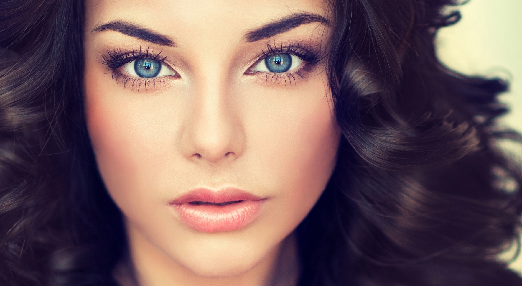 Best Eye Shadow Colors For Blue Eyes | Lovetoknow inside Best Eyeshadow Color For Blue Eyes And Dark Brown Hair