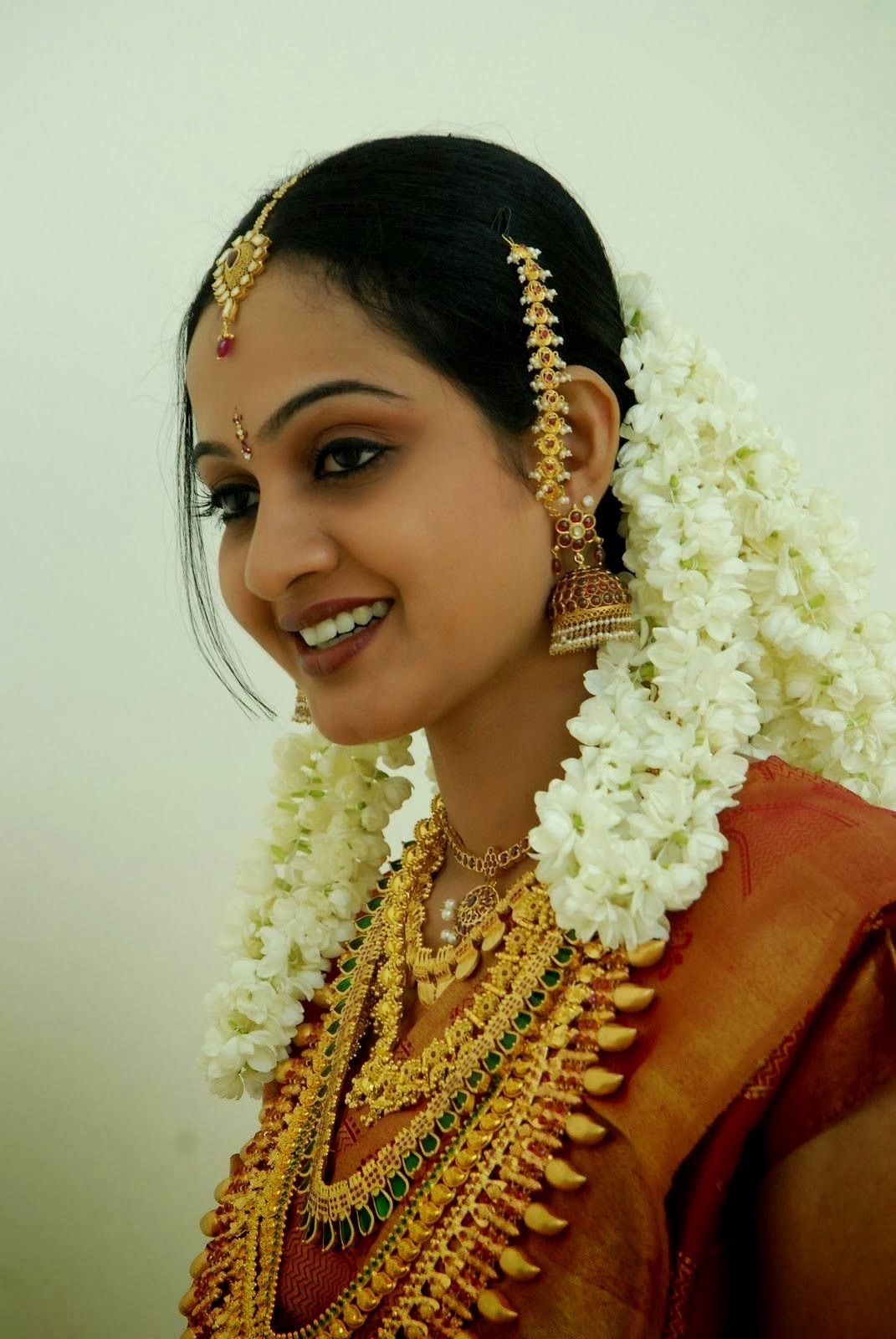 Indian Hindu Wedding Hairstyles Wavy Haircut