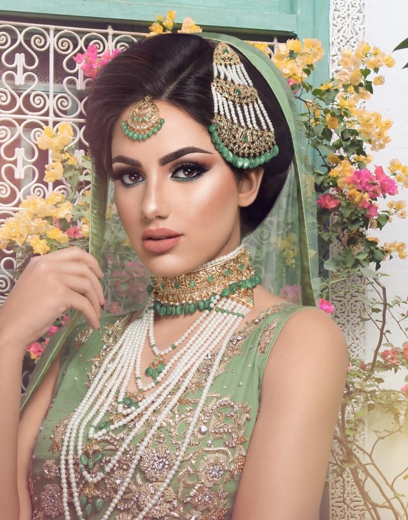 Mehwish Almas | Asian Bridal Makeup Artist London | Training in Indian Bridal Hair And Makeup Artist London