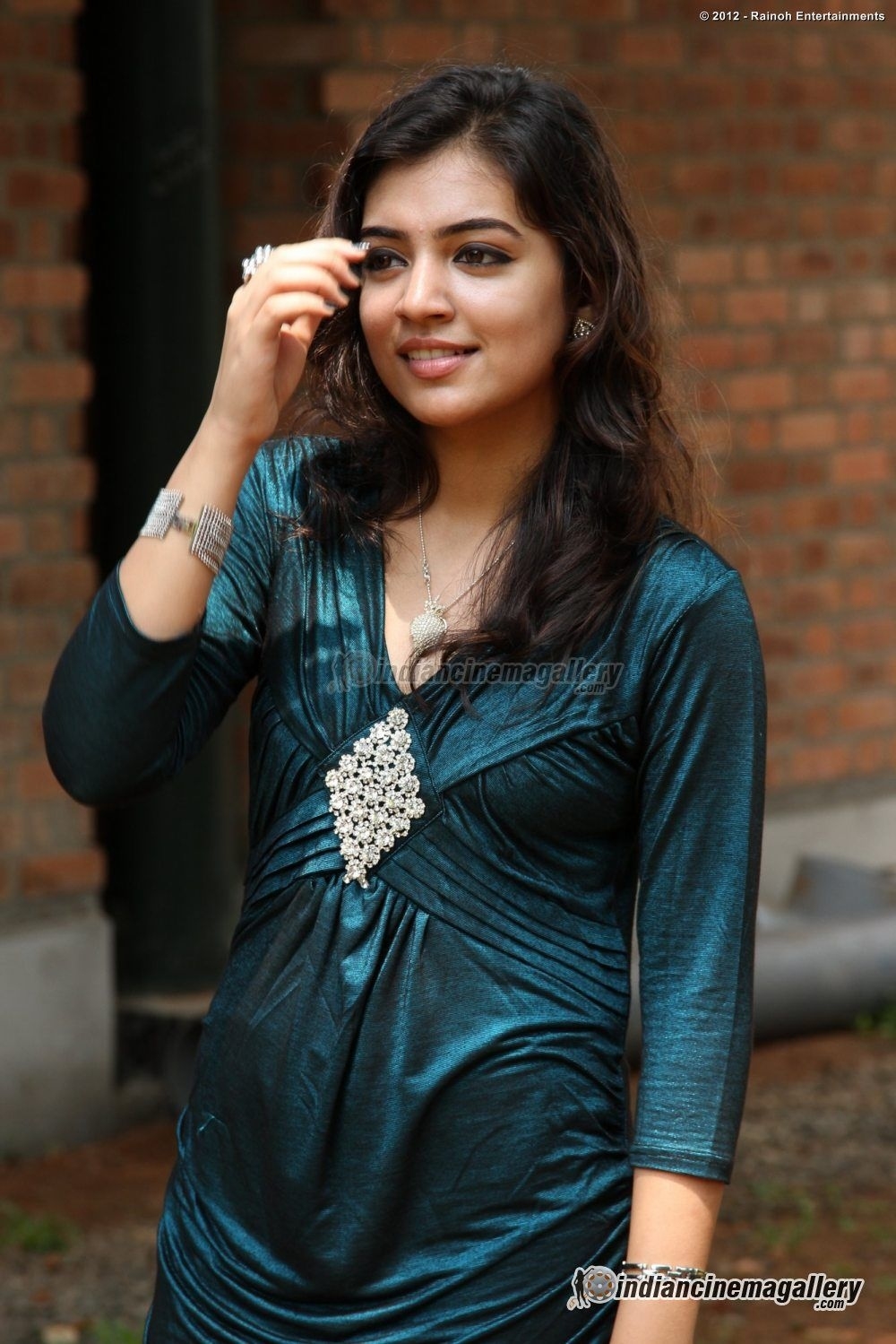 Indian Actresses Without Makeup 2012 Wavy Haircut