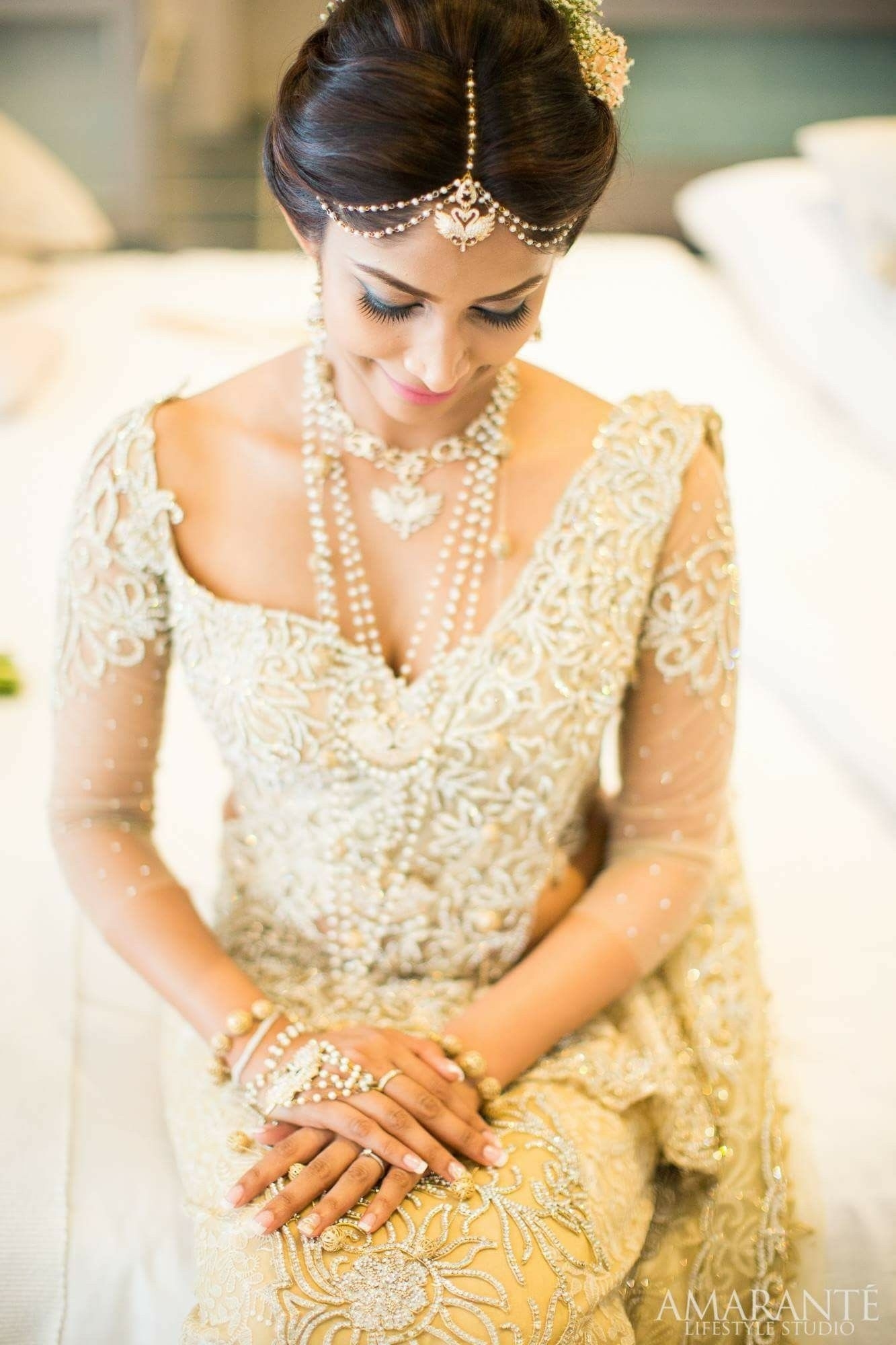 Like How This Bride Has A Modern Touch To Her Hair Without in Indian Bride Hairstyle For Short Hair In Saree